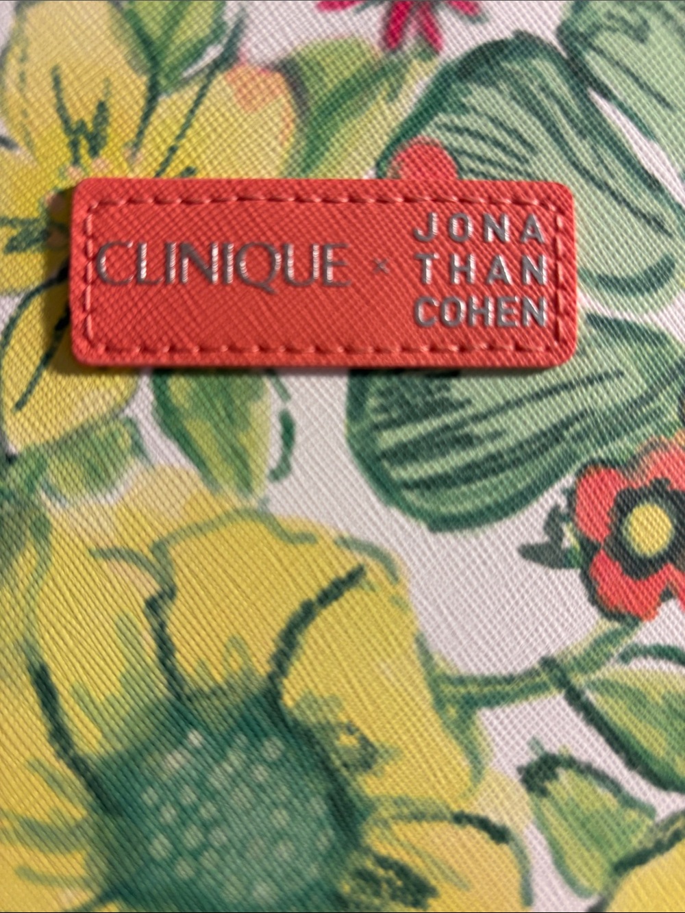 Clinique x Jonathan Cohen travel case zip around - Picture 3 of 4